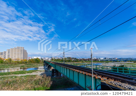 Scenery of a river, a railway bridge and an apartment building 120479421