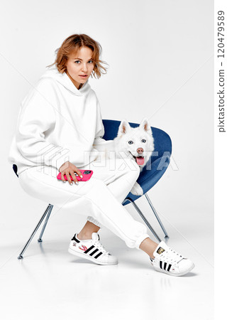 Woman with Husky and Smartphone 120479589