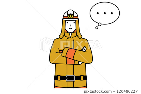 身穿消防服的消防員雙手交叉思考 120480227