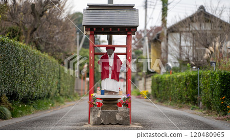 Koyama Jizo statue blocking the road 120480965