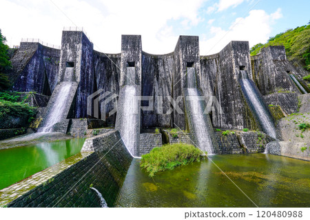 Toyonoriike Dam (Kanonji City, Kagawa Prefecture) Toyonoriike Dam (Kanonji City, Kagawa Prefecture) 120480988