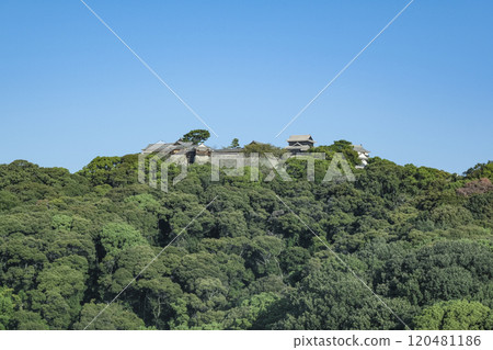 Matsuyama Castle stands on the summit of Shiroyama 120481186