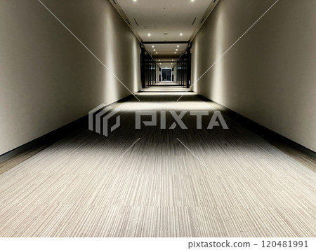 辦公大樓公共走廊 改造後的辦公走廊 辦公大樓公共走廊 改造後的辦公走廊 120481991