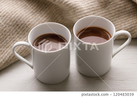 Cups of delicious hot chocolate and artisanal gift box 120483039