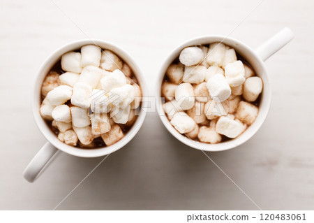 Cups of delicious hot chocolate and artisanal gift box 120483061