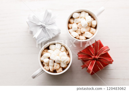 Cups of delicious hot chocolate and artisanal gift box 120483062