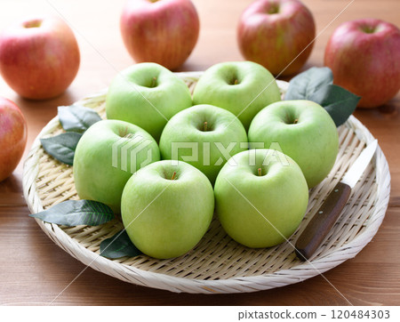 Green apple and red apple 120484303