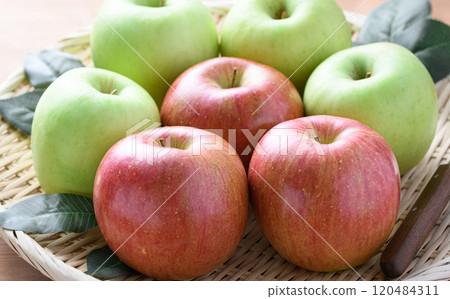 青蘋果紅蘋果 120484311