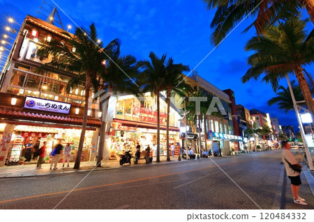 [Okinawa Prefecture] Night view of Naha Kokusai Street 120484332