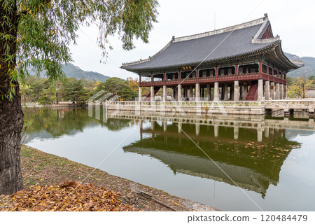 Gyeongbokgung royal palace of the Joseon dynasty in Seoul South Korea Gyeongbokgung royal palace of the Joseon dynasty in Seoul South Korea 120484479