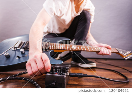 Man setting up guitar equipment 120484931