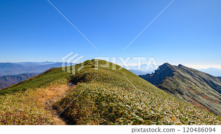 Autumnal Tanigawa mountain range and border ridgeline Autumnal Tanigawa mountain range and border ridgeline 120486094