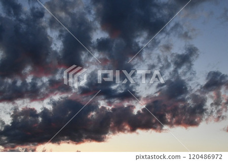 Sunset-colored clouds in the sky 120486972