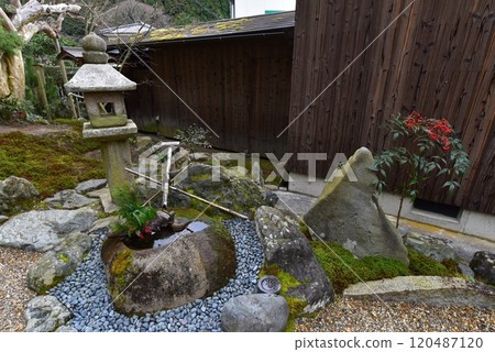 Shojuin Temple's winter garden 120487120