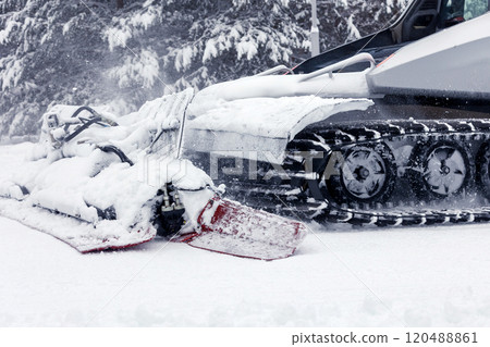Snow groomer ratrack machine, ski slope 120488861