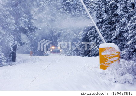 Snow groomer ratrack machine, ski slope 120488915