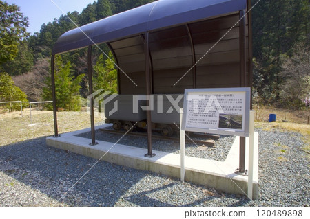 The Kanshin Trolley (between Mikobata and Arai) is on display and preserved at the Mikobata Cast Iron Bridge. 120489898
