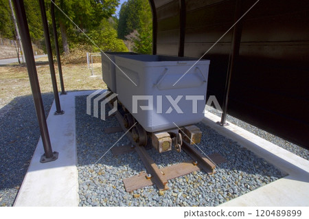 The Kanshin Trolley (between Mikobata and Arai) is on display and preserved at the Mikobata Cast Iron Bridge. 120489899