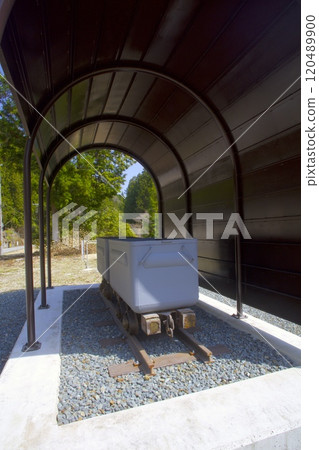 The Kanshin Trolley (between Mikobata and Arai) is on display and preserved at the Mikobata Cast Iron Bridge. 120489900