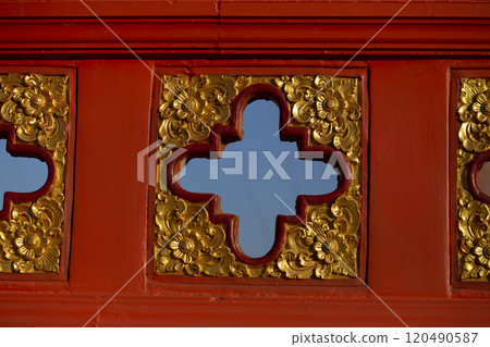 Closeup details of Thai temples are decorated with traditional Thai patterns 120490587