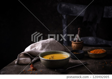 Healthy vegan lentil cream soup 120492005