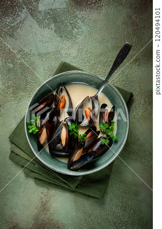 mussels in shells, in creamy garlic sauce, mussels in bechamel sauce, homemade, no people, 120494101
