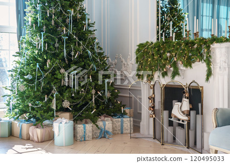 Festive Christmas tree with wrapped gift boxes and decorated fireplace in cozy living room Festive Christmas tree with wrapped gift boxes and decorated fireplace in cozy living room 120495033