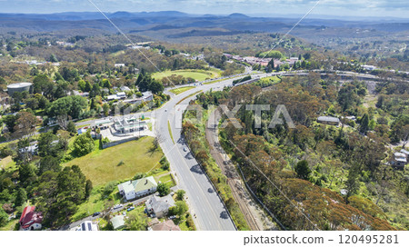 The primary light and heavy vehicle highway heading through the Blue Mountains 120495281