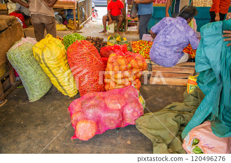 Crowded streets of Pettah Market Crowded streets of Pettah Market 120496276