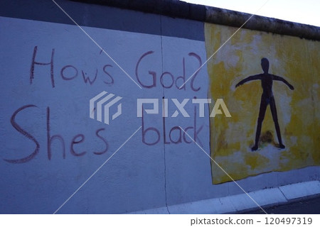 The Berlin Wall: A negative legacy that divided the world 120497319