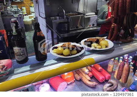 美味的德國美食和啤酒 120497361