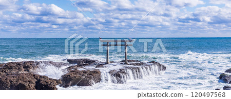 The torii gate of Isosaki Shrine on the seaside of Oarai Beach in Ibaraki Prefecture The torii gate of Isosaki Shrine on the seaside of Oarai Beach in Ibaraki Prefecture 120497568