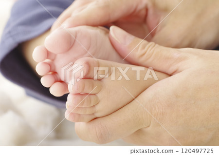 寶寶的腳又小又可愛 120497725
