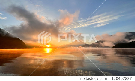 "Yamanashi Prefecture" Sunrise over Lake Motosu, Mount Fuji "Yamanashi Prefecture" Sunrise over Lake Motosu, Mount Fuji 120497827