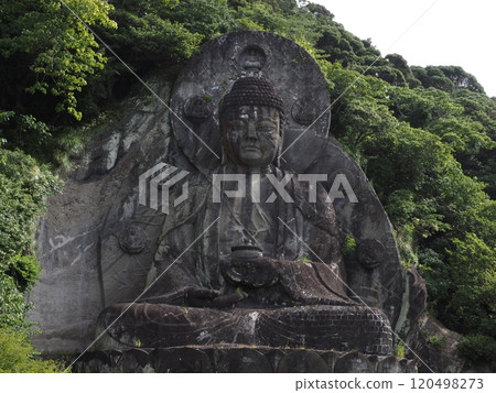 Japanese temple scenery 120498273