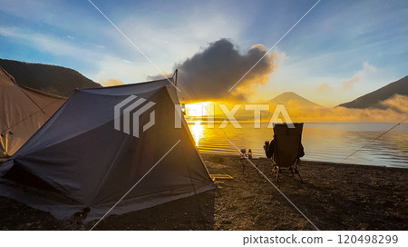 Sunrise seen from a campsite on the shores of Lake Motosu in Yamanashi Prefecture Sunrise seen from a campsite on the shores of Lake Motosu in Yamanashi Prefecture 120498299