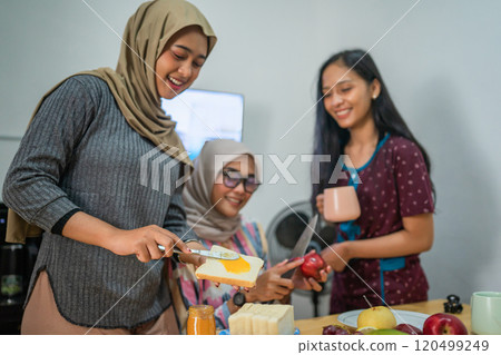 Culinary Creativity: Friends Enjoying Cooking Together in a Cozy Kitchen 120499249