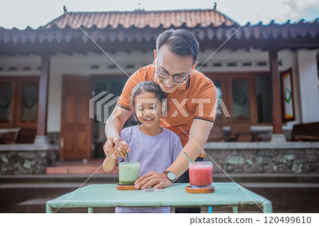 little family father daughter enjoy leisure time 120499610