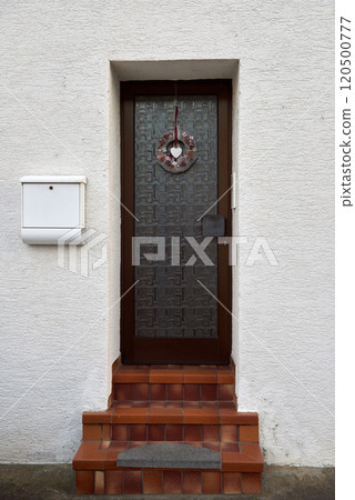 An Elegant and Inviting Entryway Showcasing a Beautiful Glass Door with Minimalist Design An Elegant and Inviting Entryway Showcasing a Beautiful Glass Door with Minimalist Design 120500777