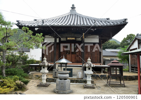 Temple No. 79: Kinkasan Koshoin Tenno-ji Temple (Daishido Hall) [Nishisho-cho, Sakaide City, Kagawa Prefecture] 120500901