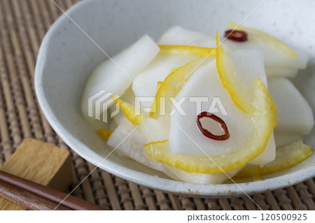 Yuzu daikon: Daikon pickled in yuzu and sweet vinegar 120500925