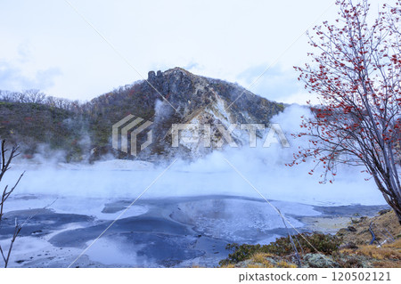 Oyunuma, Noboribetsu Onsen, Hokkaido – A spectacular view of an active volcano and steaming hot springs 120502121
