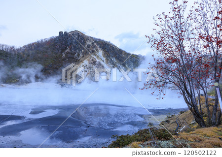 Oyunuma, Noboribetsu Onsen, Hokkaido – A spectacular view of an active volcano and steaming hot springs Oyunuma, Noboribetsu Onsen, Hokkaido – A spectacular view of an active volcano and steaming hot springs 120502122