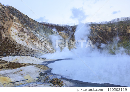 北海道登別溫泉大湯沼 – 活火山和蒸氣的壯麗景色 120502139
