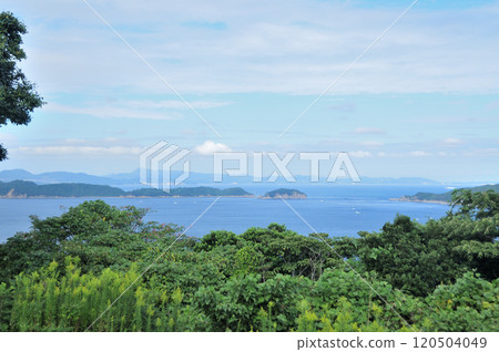 View of Tomogashima from the observation deck at the former Yura Fortress [Wakayama City, Wakayama Prefecture] 120504049