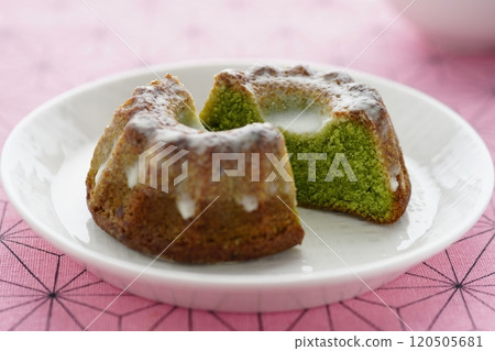 天空中的抹茶蛋糕 120505681