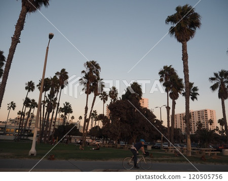 Santa Monica 120505756