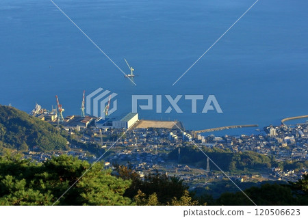 從野呂山眺望夕陽的河尻町 從野呂山眺望夕陽的河尻町 120506623