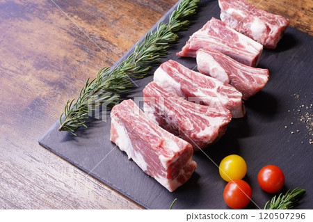 Spare ribs with bone 120507296