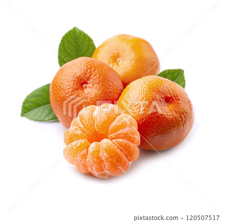 Mandarine or clementine with leaves on white backgrounds 120507517